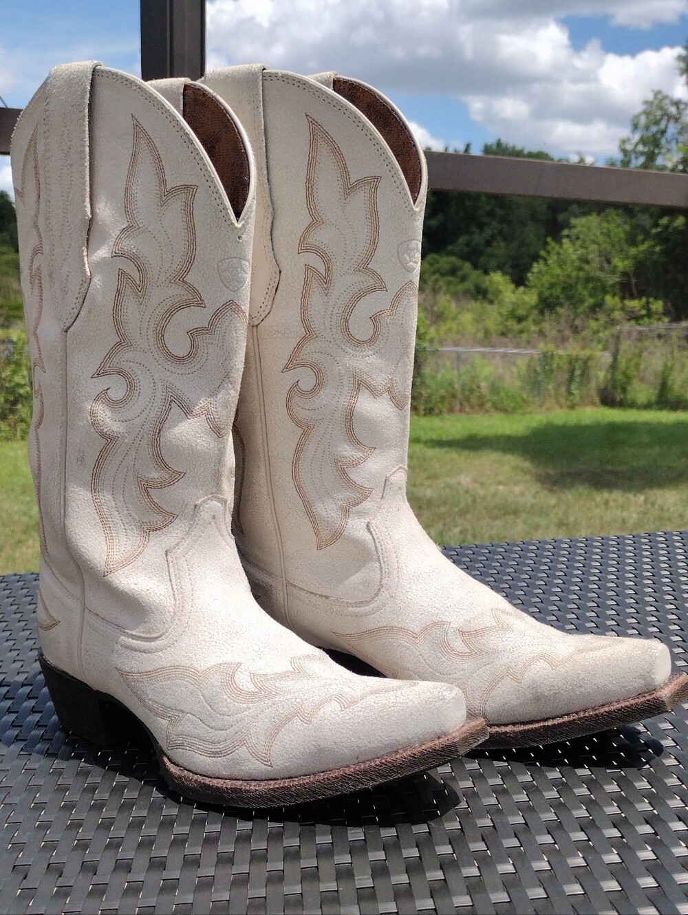 Ariat Cream Western Heeled Cowboy Boots with Brown Heel - Picture 4 of 16